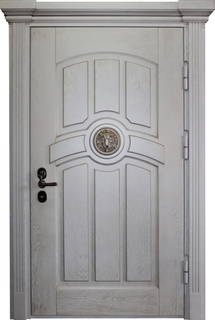 Стальная термодверь с белым МДФ шпон, с капителями и резьбой «голова льва» Стальная термодверь с белым МДФ шпон, с капителями и резьбой «голова льва»